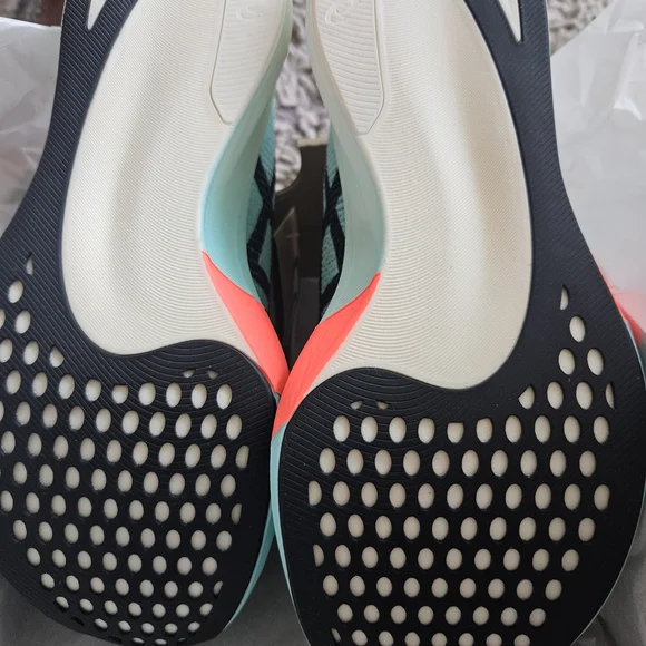 Brand New ASICS METASPEED PARIS W8.5/M7 ...NEVER WORN NEW IN BOX - Picture 4 of 5